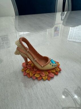 Disney Soles of Enchantment Collection 2008 Pocahontas Figure